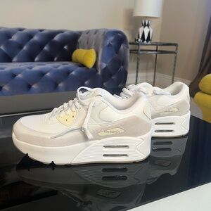 Nike Women's Shoes - White and Cream